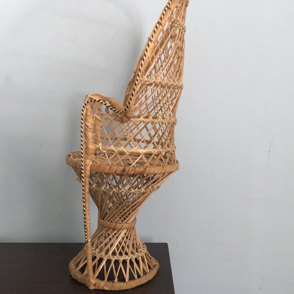 Vintage mini wicker rattan peacock chair - Picture 4 of 9